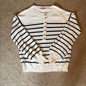 🦨🎬 Size M, Cezele White & Black Striped Knit Cardigan 1/2 Button Down.